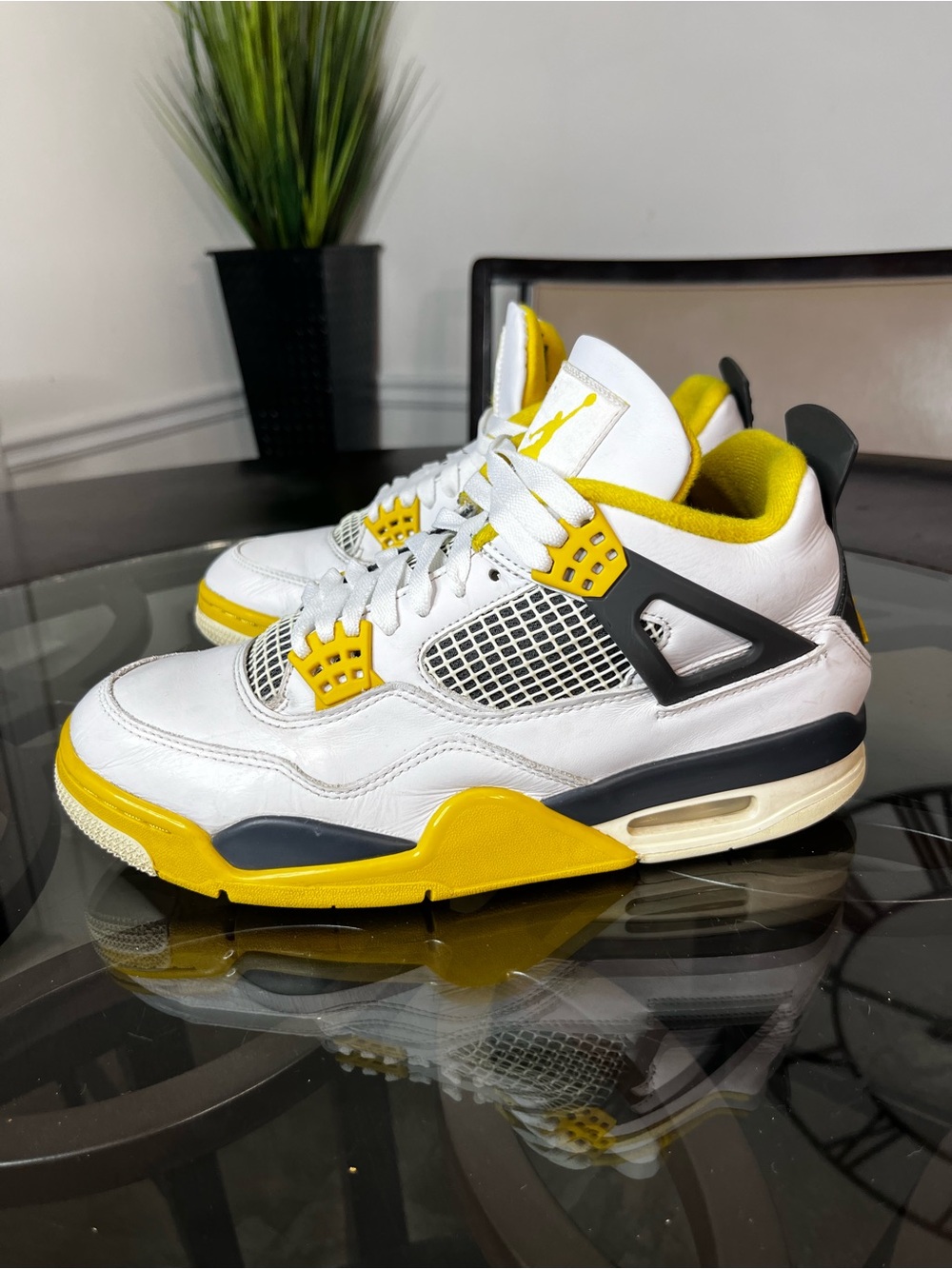 Nike Air Jordan 4 Vivid Sulfur Women’s Sz 11